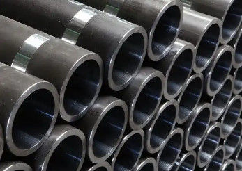 SA106C Alloy ERW Steel Pipe AISI 4130 Seamless Carbon Steel Tube Untuk Petroleum Cracking Boiler