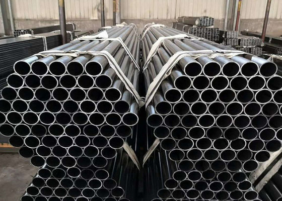 Permukaan halus Cold Rolled Steel Pipe dengan Black Painting Varnish Coating