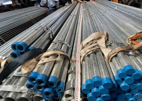 Q195-Q345 Grade Electrogas Welded Steel Pipe 0.5-60mm Disesuaikan dengan Inspeksi Cap End