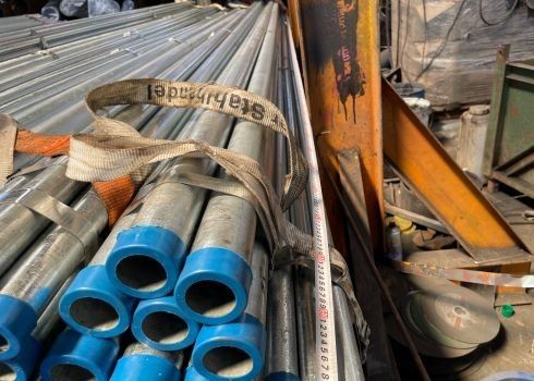 Q195-Q345 Grade Electrogas Welded Steel Pipe 0.5-60mm Disesuaikan dengan Inspeksi Cap End