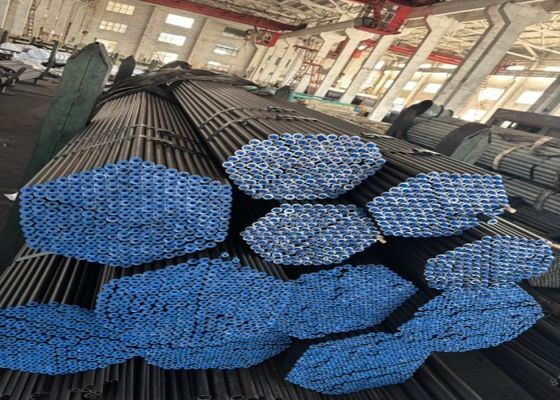 GB/T8162 Standar Pipa Baja Tanpa Jahit Dengan Lukisan Hitam Dan Toleransi ±10% Proses Produksi Gulung Panas