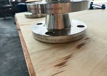 Flang baja standar kelas 150 untuk aplikasi minyak bumi dan gas