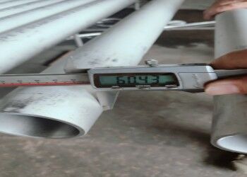 Pipa stainless steel bulat tanpa jahitan dengan BA/2B/NO.1/NO.3/NO.4 surface finish untuk pengolahan kimia dan aplikasi kelas makanan