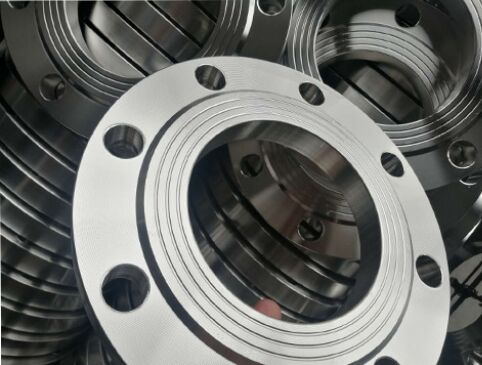 Flange baja berujung dengan desain anti kebocoran untuk aplikasi transportasi gas industri